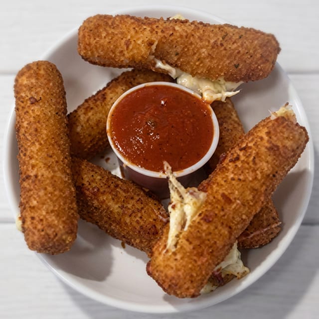 Mozzarella Sticks (6 pc).